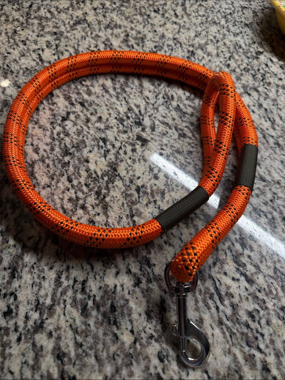 Bright Orange Rope Dog Leash with Metal Snap - Picture 3 of 7